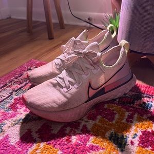 Multicolor Nike Reacts